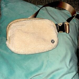 Lulu lemon belt bag